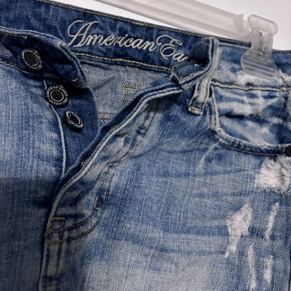 American Eagle Y2K Distressed Denim Mini Skirt Raw Hem Festival Size 0 - Picture 3 of 6